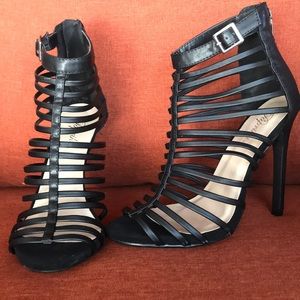 🎉HOST PICK 5/5🎉Strappy Black Sandal Heels size 7